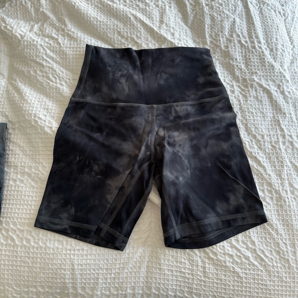 Lululemon Align High Rise Short in Color Diamond Dye Pitch Gray Graphite (2)